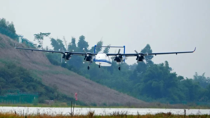 Prvi veliki dron sa četiri motora izveo prvi let u Kini