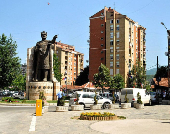 Каменован аутобус са Србима у К. Митровици
