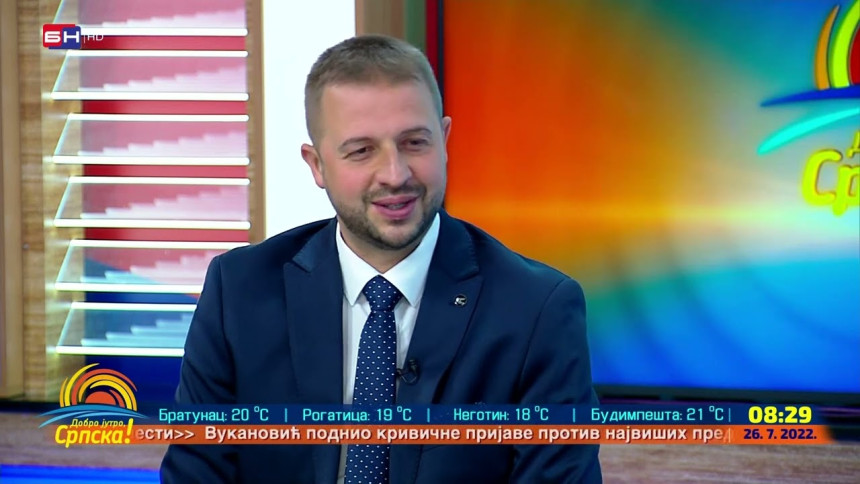 Dr Nešković spasio putnika na letu za Sarajevo