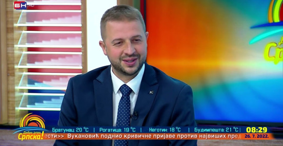 Dr Nešković spasio putnika na letu za Sarajevo