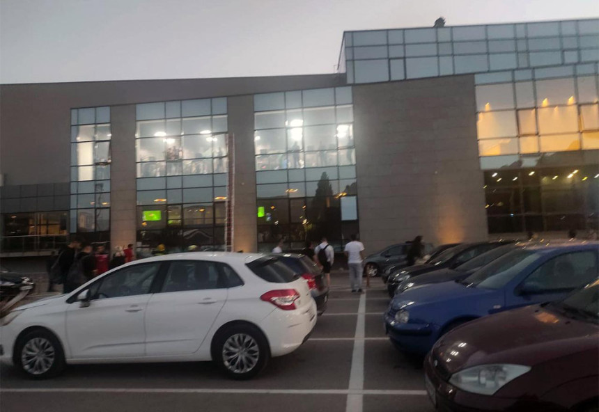 Vatrogasci ugasili požar u Areni Sport u Mostaru