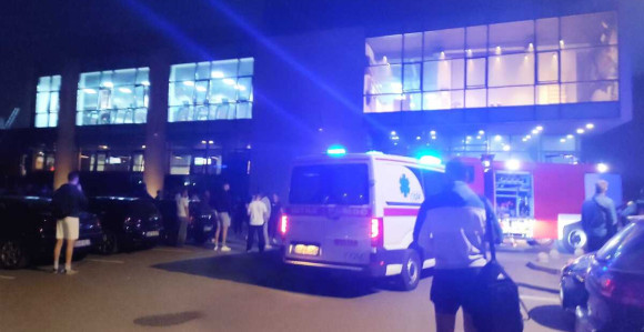Мостар: Пожар у Арени Спорт, људи разбијали прозоре