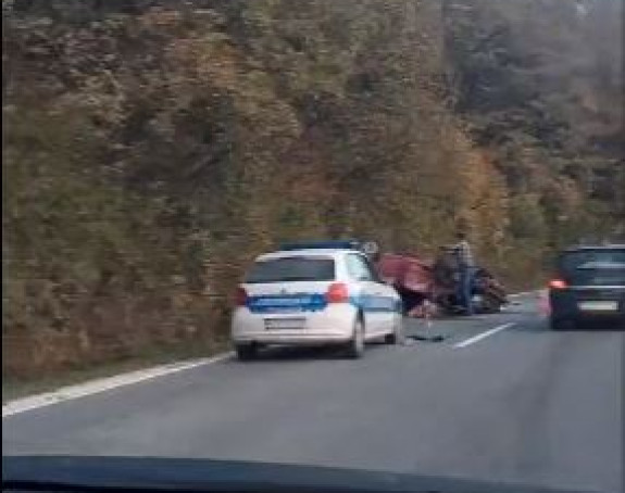 Težak udes kod Ribnika, tri osobe povrijeđene