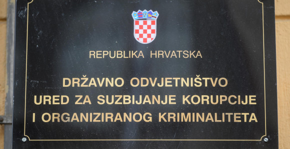 Pronađena četiri kilograma kokaina, oružje i novac