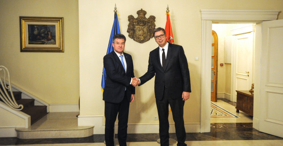 Sastanak Vučića sa Lajčakom ušao u četvrti sat