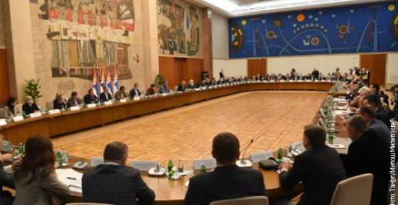 Vučić na sjednici Vlade podnosi izvještaj o KiM