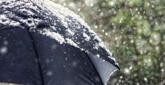 Snijeg pada na planini Zavižan u Hrvatskoj