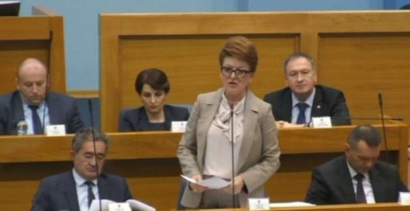 Политичарима у Српској упала кашика у мед