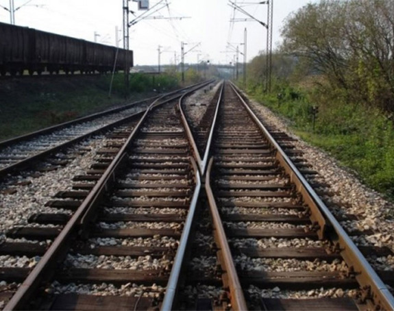 Poznato stanje dječaka kog je udario voz u Nišu