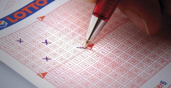 Uplatio tiket od  2$, a dobio 2 milijarde $