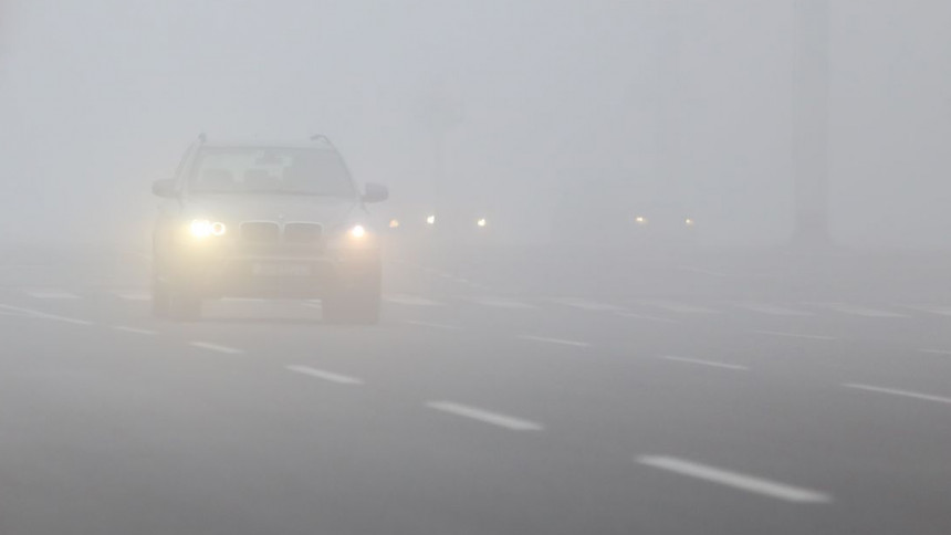 Магла смањује видљивост на путним правцима