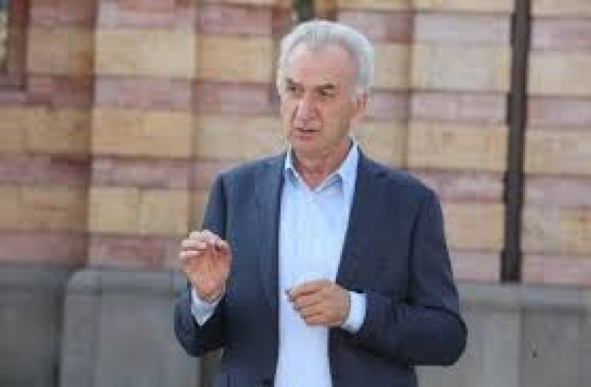 Zbog svoje vlasti Dodik je prihvatio put u NATO