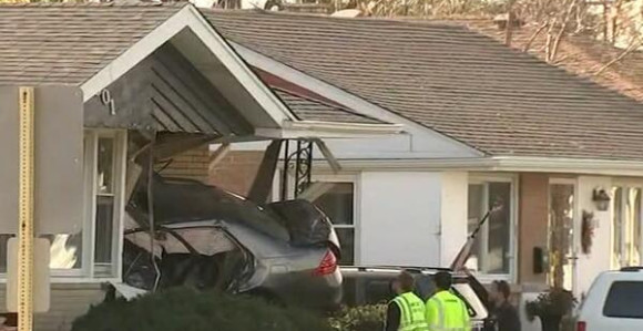 Poginuo bračni par, kada su vozilom udarili u kuću