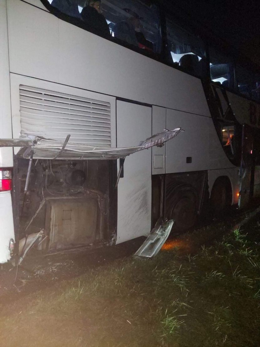 Аутобус из Земуна слетио код Загреба, возач заспао