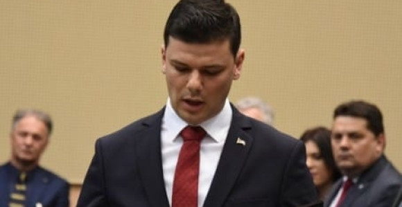 Antonić uhljebljen - Iz Skupštine u fotelju direktora