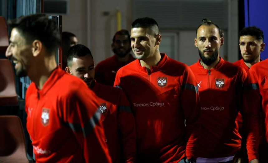 Mitrović napustio trening Srbije: "Pa, tu sam"