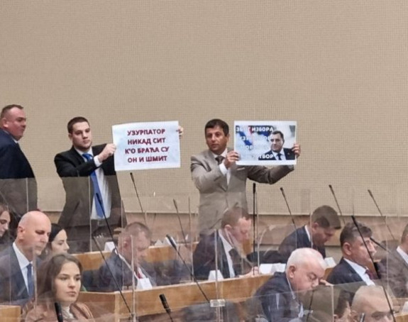 Буран почетак рада новог сазива скупштине (ВИДЕО)