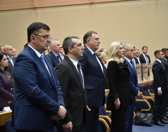 Интонирањем химне БиХ почела народна Скупштине Српске