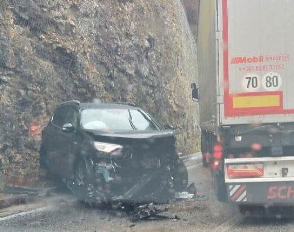 Teška saobraćajna nesreća u blizini Rogatice (FOTO)