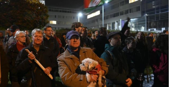 Masovni protest profesora, đaka i roditelja