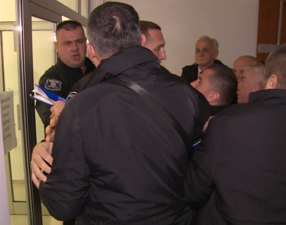 Režim angažovao obezbjeđenje protiv opozicije