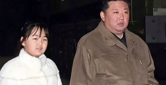 Kim Džong Un prvi put javno pokazao svoju ćerku