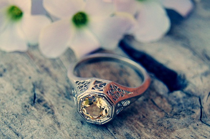 Detektorom metala otkrio neobičan srednjovekovni venčani prsten!