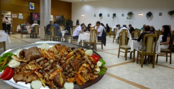 Sva bahatost vlasti: Za mnoge je luksuz, a vlast daje 700.000 KM za meso, 35.000 za začine
