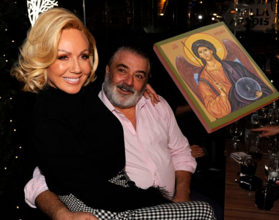 Brena zaigrala sa kuvaricom dok su savijale sarmu za slavu!