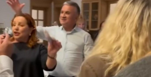 Bekuta napravila lom kod Đokovića na slavi (VIDEO)