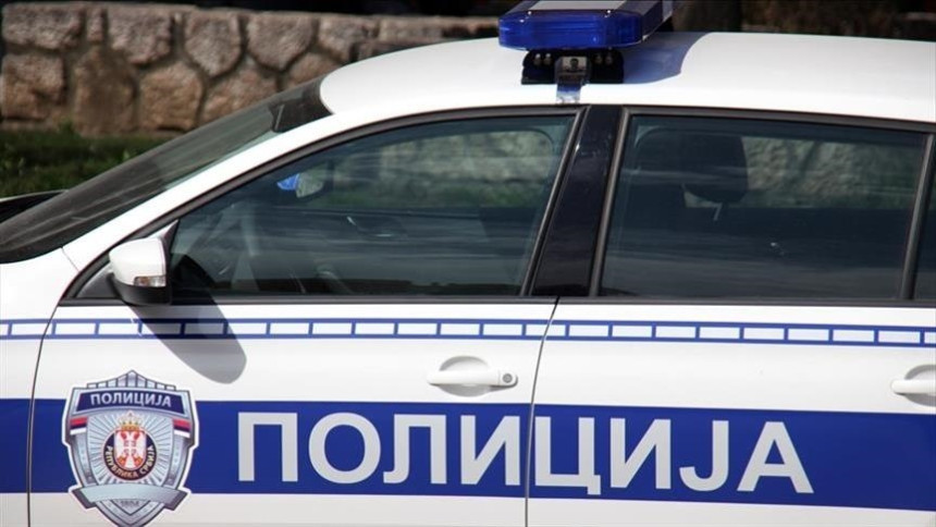 Leskovac: Muškarac nožem dva puta ubo policajca u rame