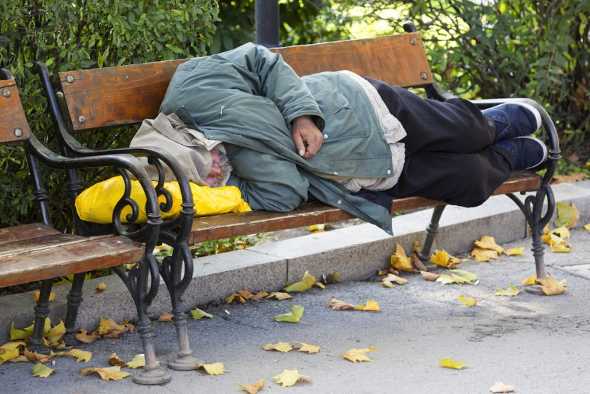 Ошишао и подмладио бескућника за 20 година! (ВИДЕО)