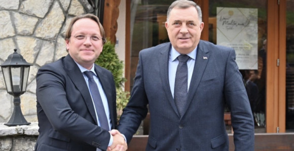 Kako je Dodik kod Varheljija sredio da dobije novac?