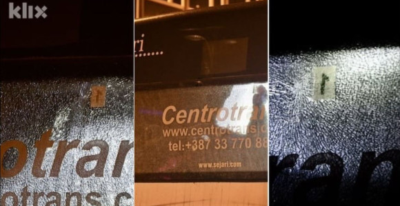 Sarajevo: Pucano na autobus, postoje rupe od metaka
