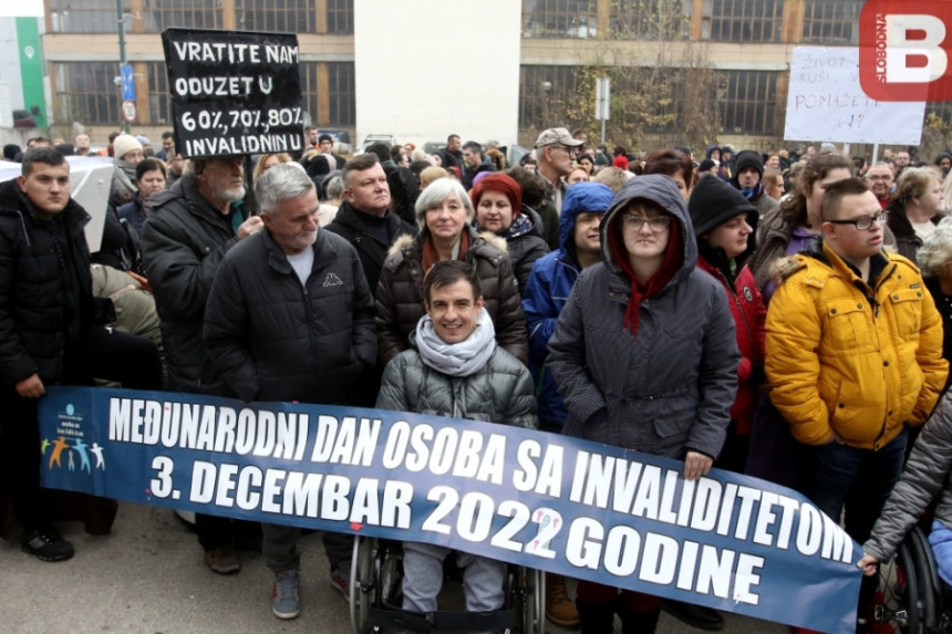 Minut do 12: Invalidi očajni i u teškoj situaciji