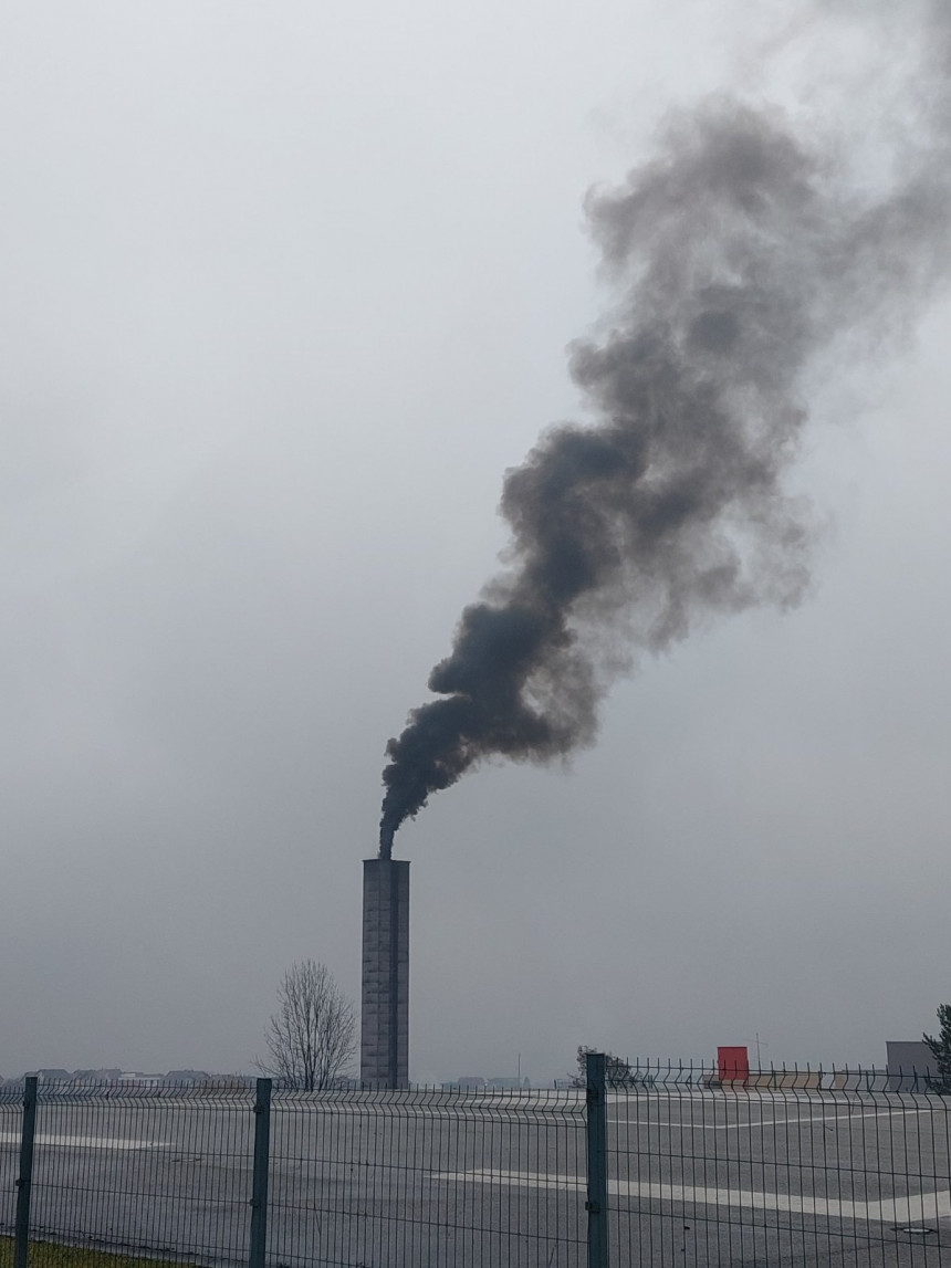 Građani uznemireni zbog crnog dima iz kotlovnice UKC
