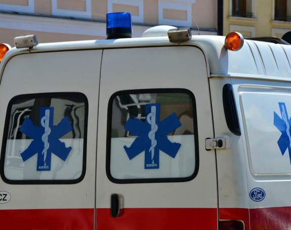 U sudaru autobusa i automobila pet osoba povrijeđeno