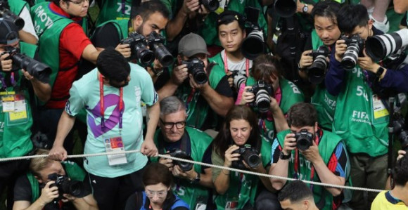 Роналдо у центру пажње чак и када је на клупи