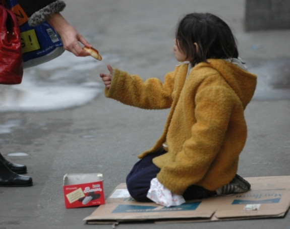 Бијељина у проблему: На улицама просјачи 53 дјеце