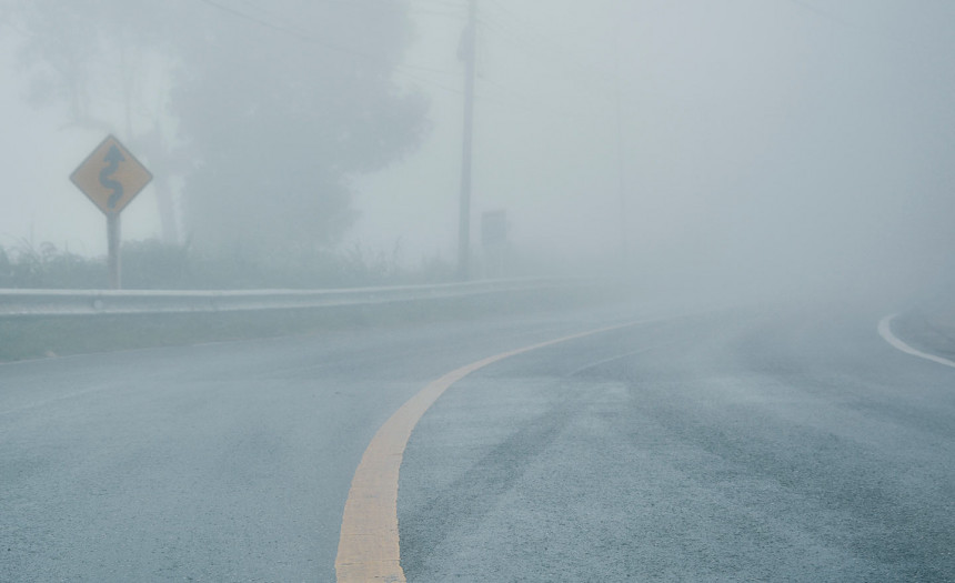BiH: Mokri kolovozi, magla i učestali odroni