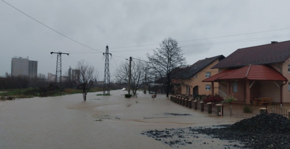 Vanredna situacija i evakuacija u Kozarskoj Dubici