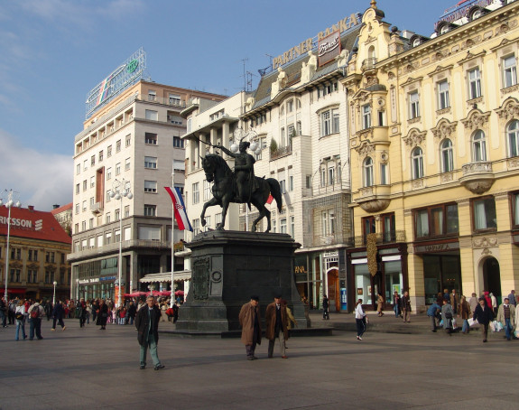HR ukida obavezu isplate plata na tekući račun