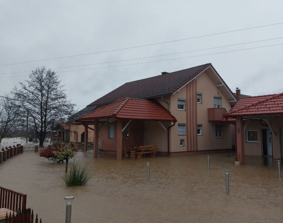 200 kuća pod vodom, u toku evakuacija stoke