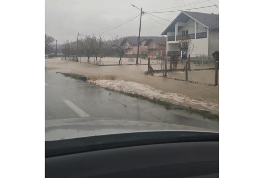 I dalje u prekidu saobraćaj na putu Novi Grad-Prijedor