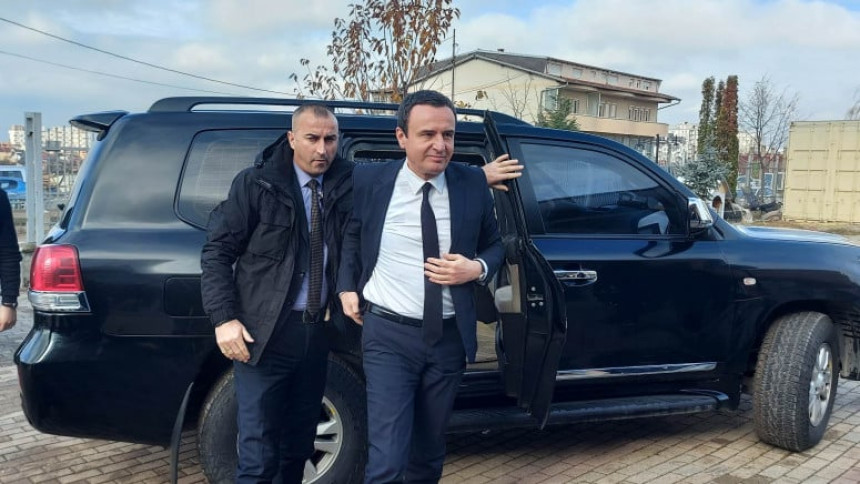 Mediji: Vozilo u pratnji Aljbina Kurtija imalo udes