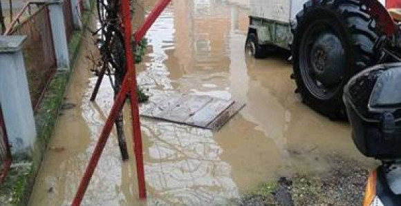 Rijeka Una prodrla u nekoliko objekata u Kostajnici