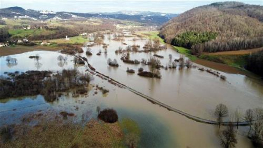Водостај Уне и Сане јутрос у благом опадању