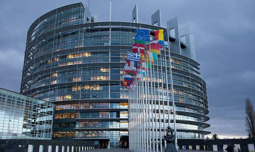 ЕУ парламентарци траже да 600 милиона евра остане блокирано због Додикове политике