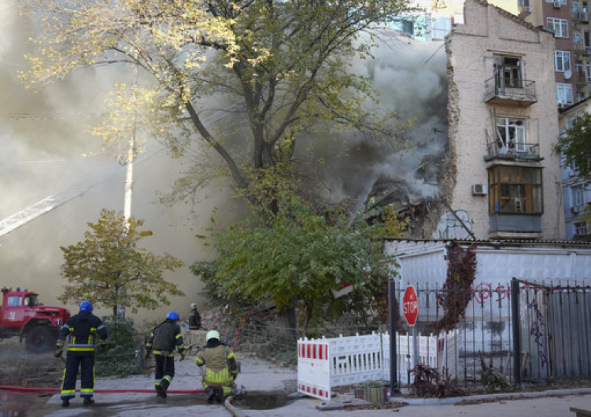 U napadu oštećene administrativne zgrade u Kijevu