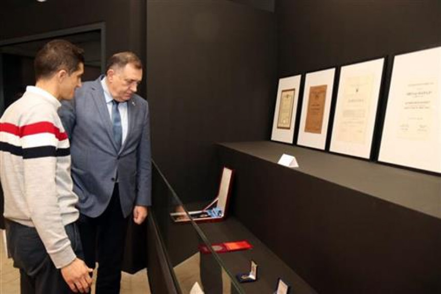 Banjaluka: Dodik otvorio izložbu o Nikoli Koljeviću